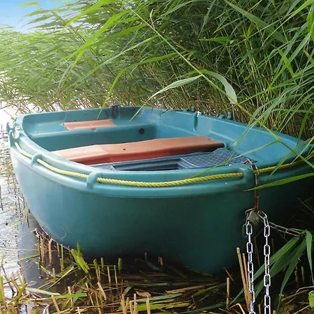 Mit Terrasse Und Kaminofen In בית נופש פארכים