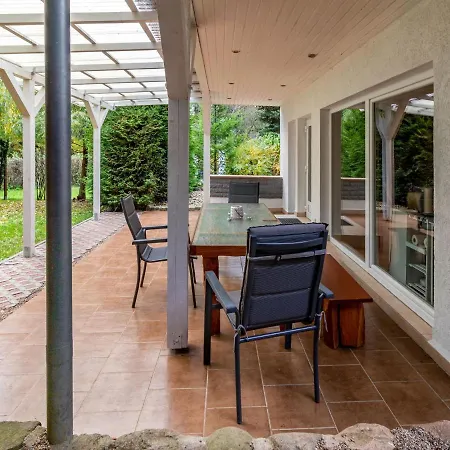 בית נופש Mit Terrasse Und Kaminofen In פארכים